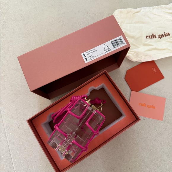 Cult Gaia Bess Caged Clear Top-Handle
Shoulder Bag - Picture 9 of 10